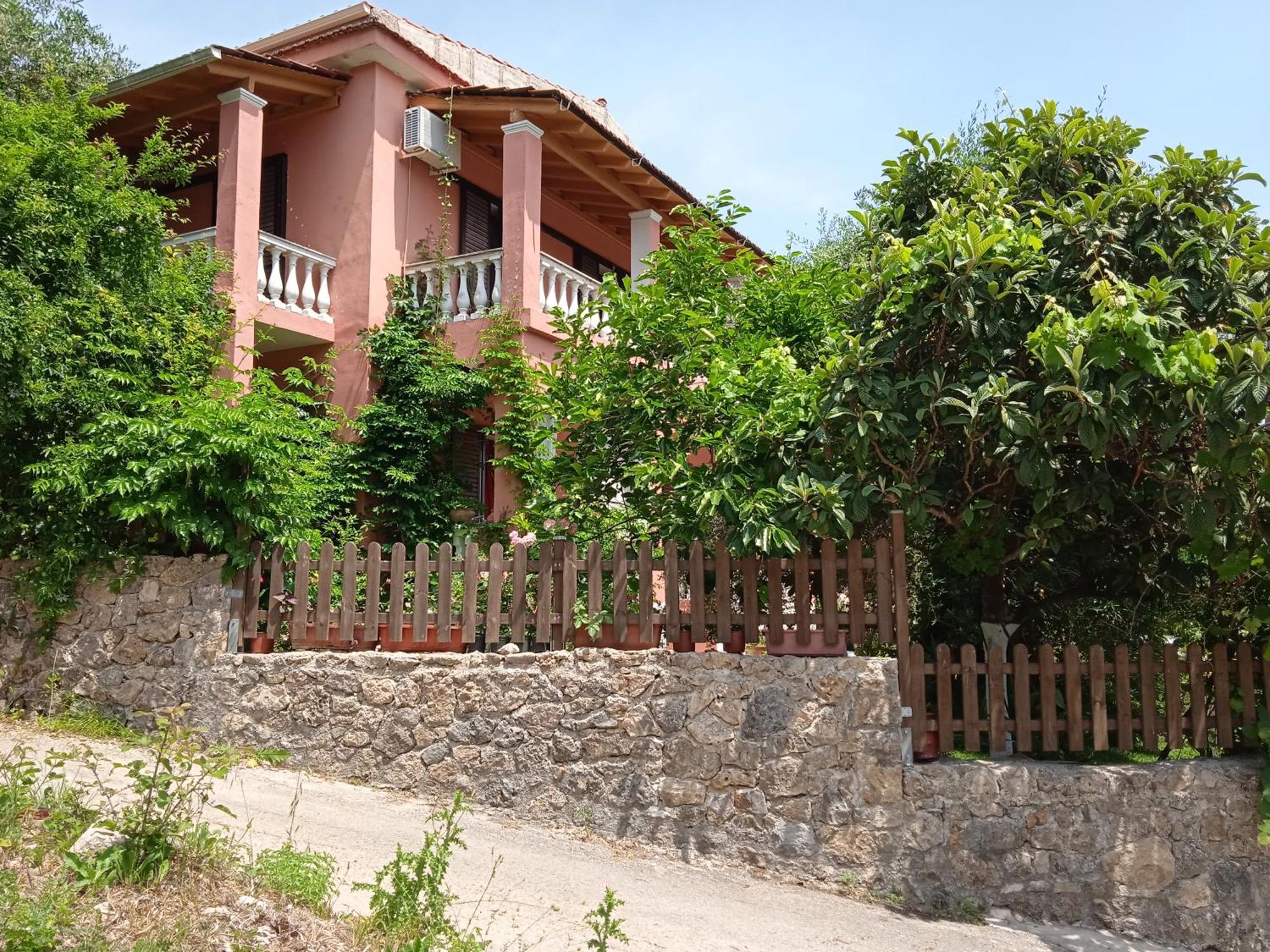 Iren Apartment Ypsos